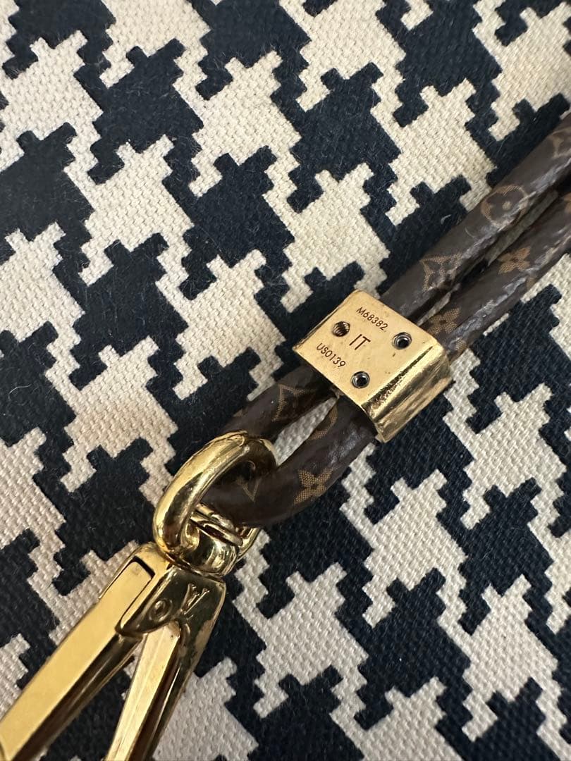 ヴィトン　フォンホルダー・ルイーズ　モノグラム　ストラップのみ