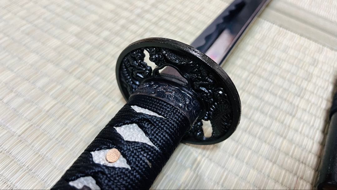 模造刀 雲龍拵え 互の目刃文 石目鞘 透かし鍔 大刀 黒刀 250504-1