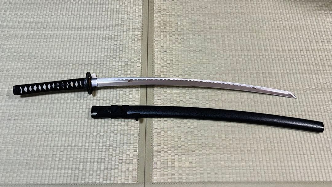 模造刀 雲龍拵え 互の目刃文 石目鞘 透かし鍔 大刀 黒刀 250504-1