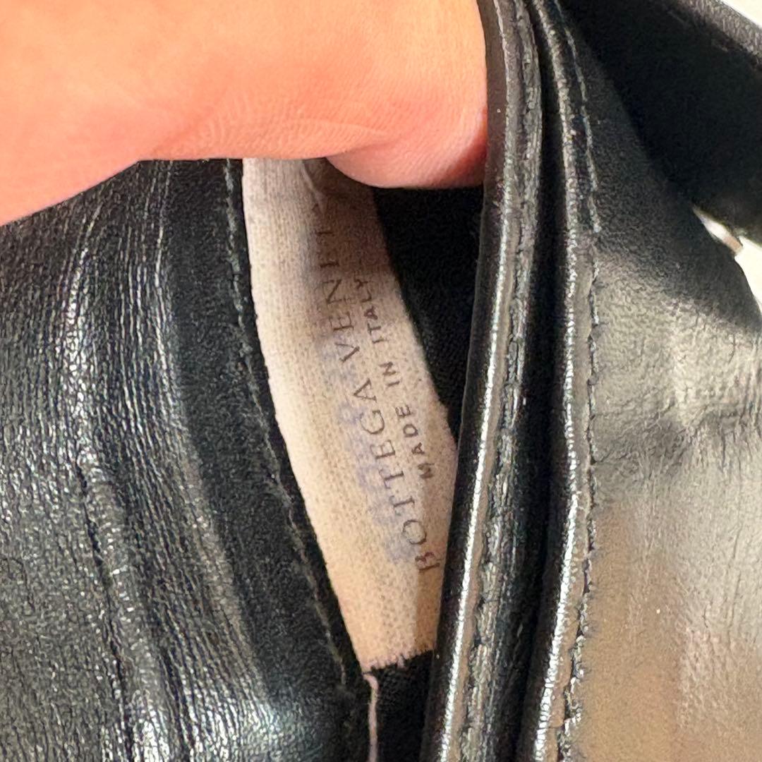 黒のレザー二つ折り財布　ボッテガ