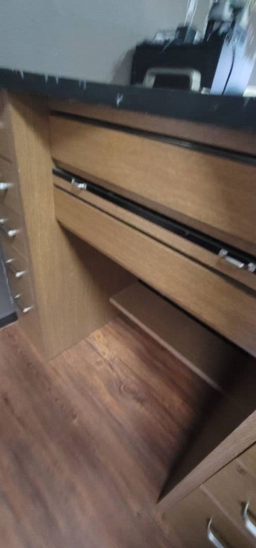 最新【famas7777】　スリーティー彫金デスク両袖　ウォルナットカラー