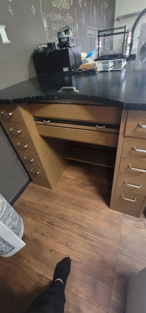 最新【famas7777】　スリーティー彫金デスク両袖　ウォルナットカラー