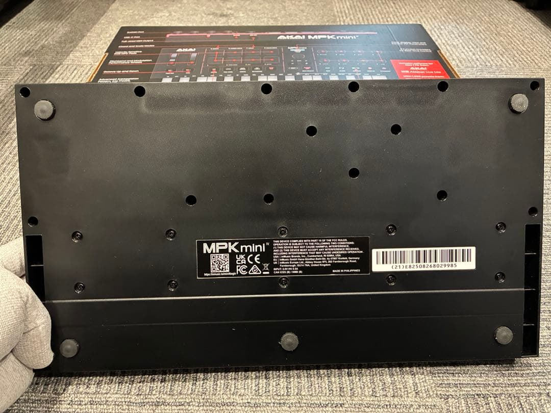 最新モデル　超美品アカイAKAI MPK mini IV（4）MIDIキーボード