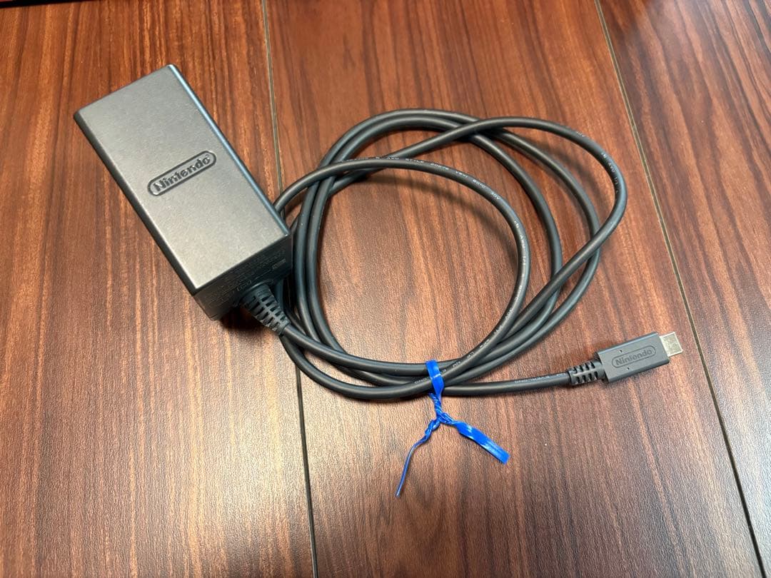 【美品】Nintendo Switch 本体 ネオンブルー・ネオンレッド