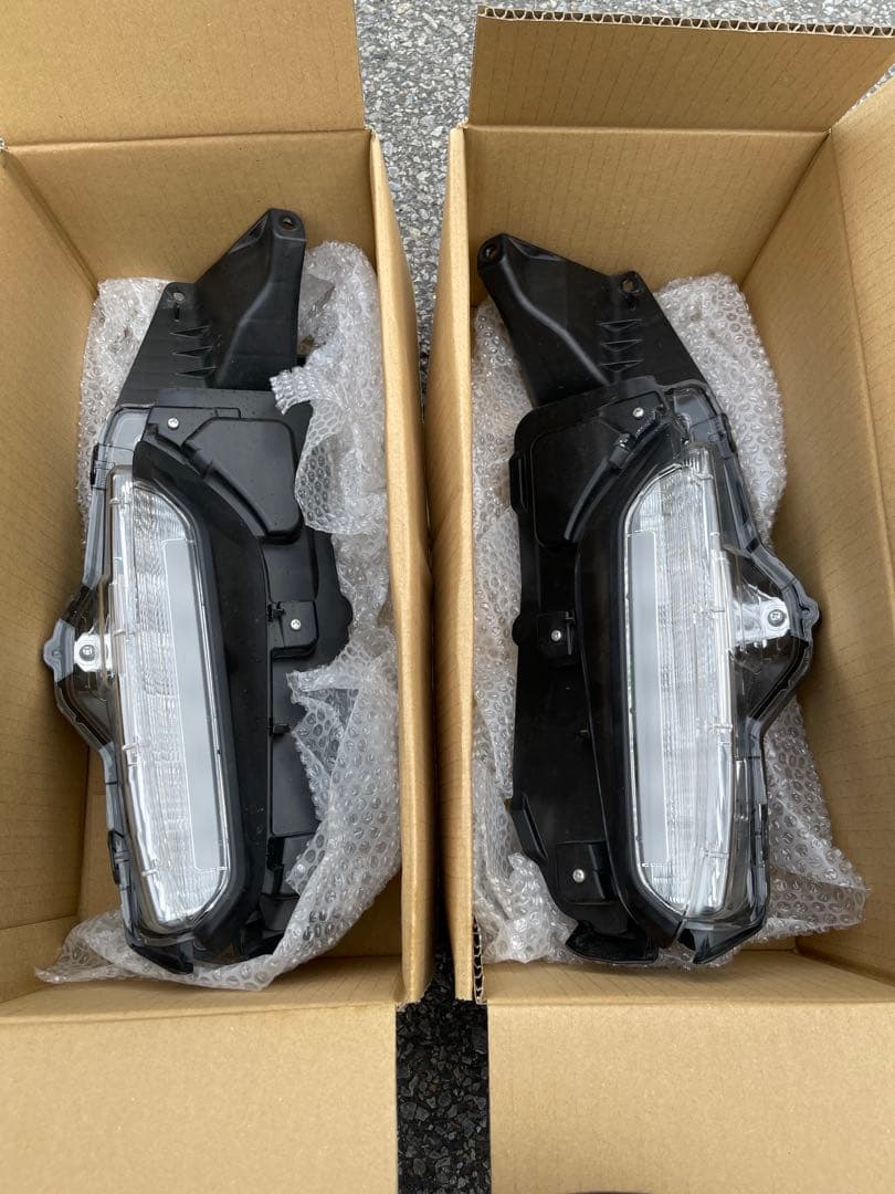 トヨタ純正　ヤリスクロス　MXPJ MXPB　デイライト左右セット