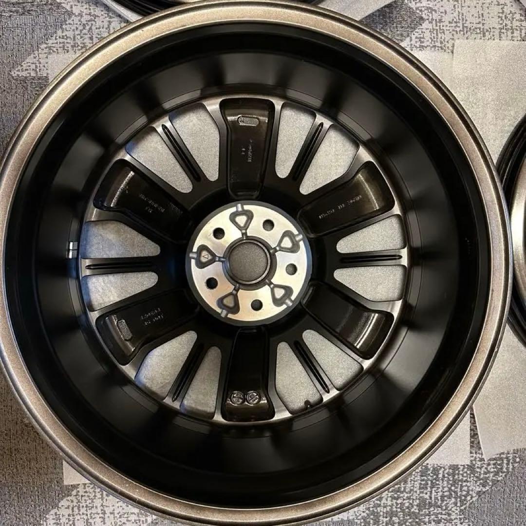 三菱アウトランダー現行型純正20インチ 4本セット