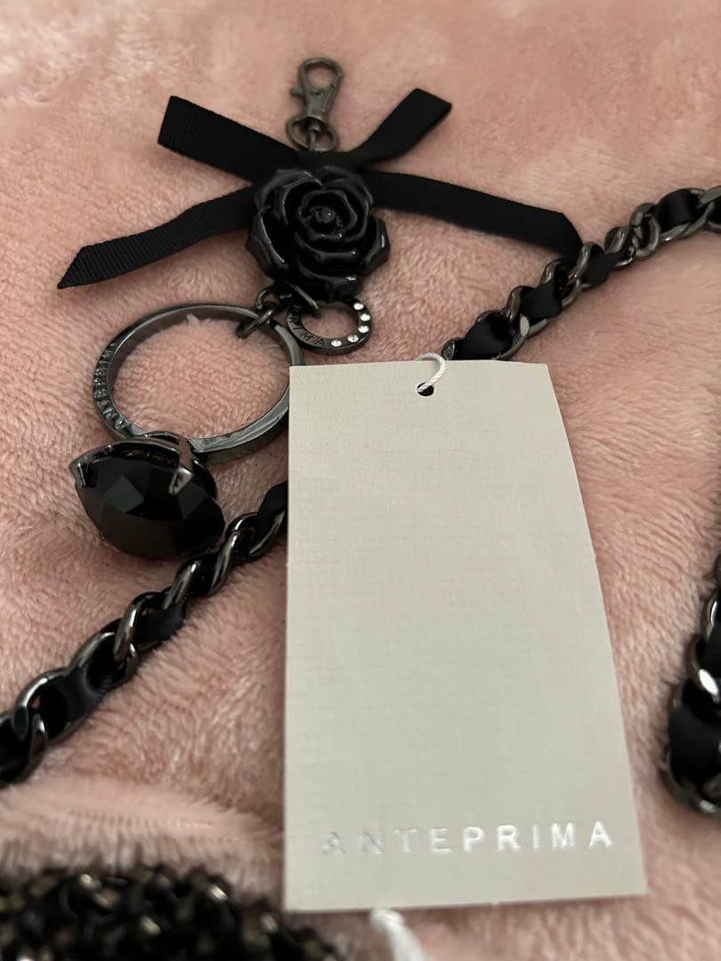 アンテプリマ　ハート型バッグ　チャーム付き