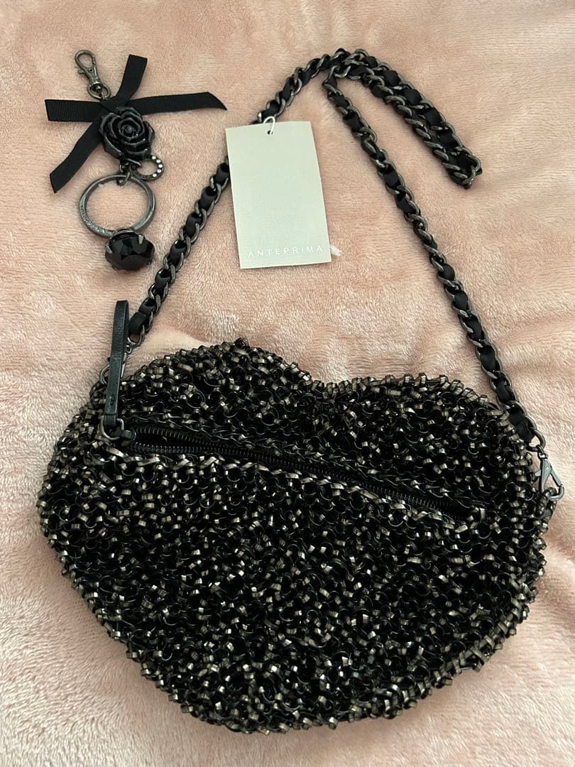 アンテプリマ　ハート型バッグ　チャーム付き