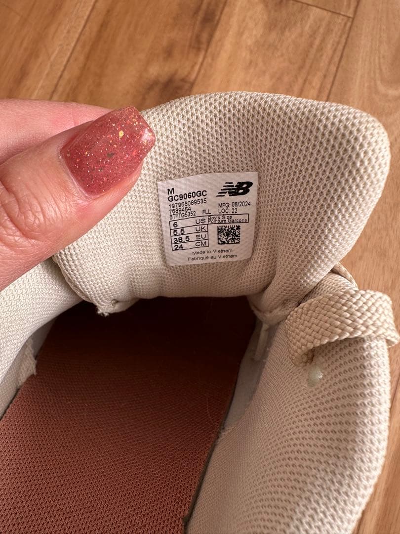 New Balance 9060 ベージュ スニーカー