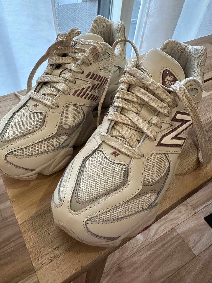 New Balance 9060 ベージュ スニーカー