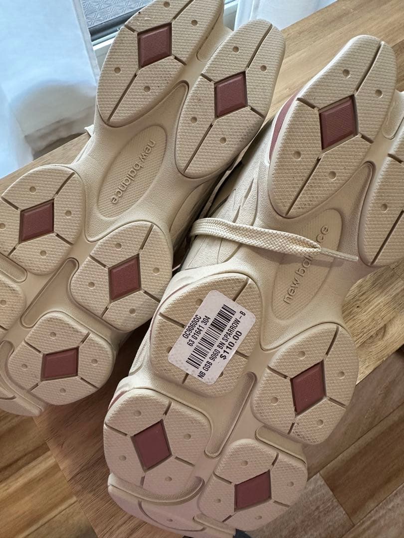 New Balance 9060 ベージュ スニーカー