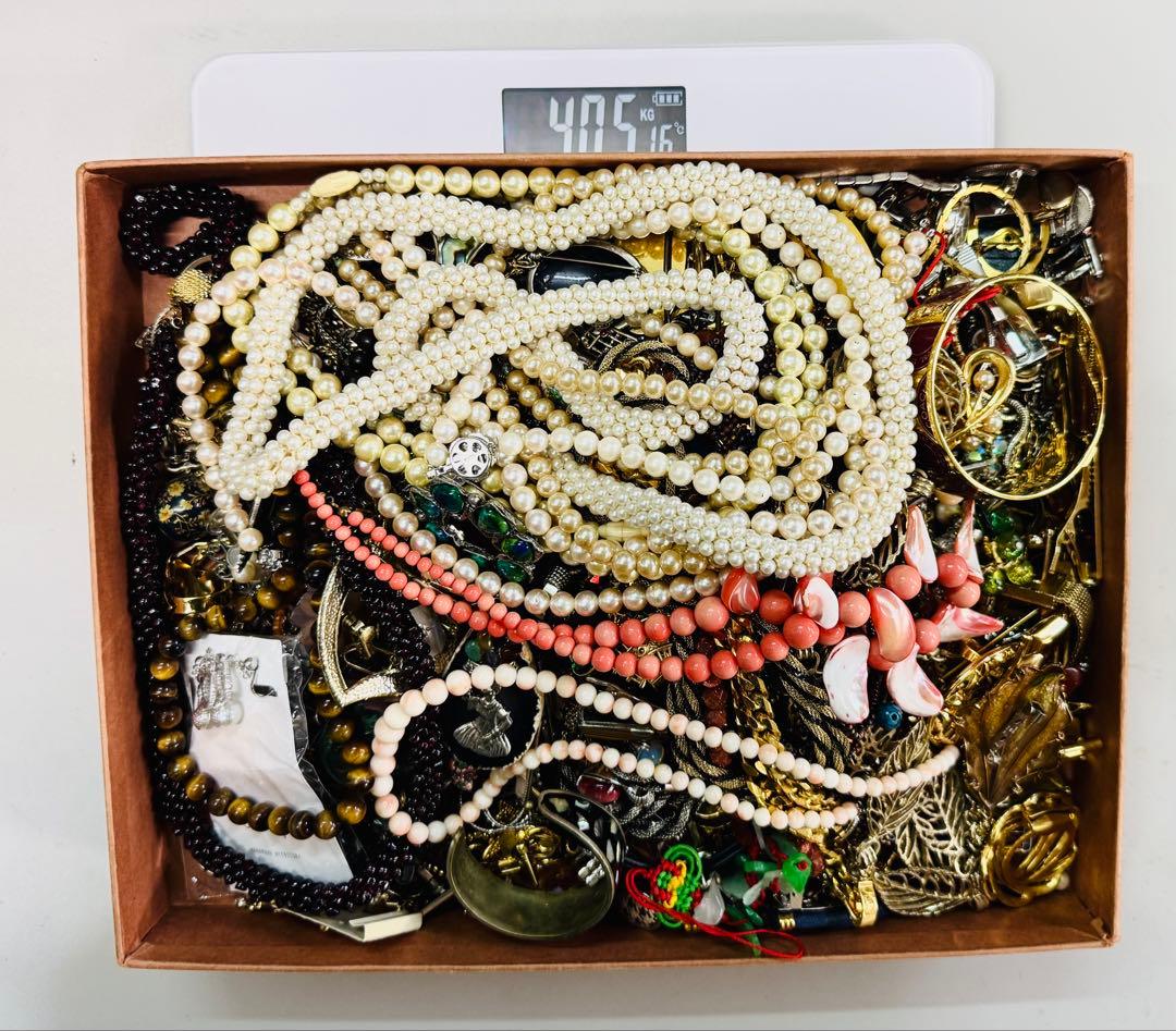 W*E様 約4キロ　アクセサリー　まとめ売り