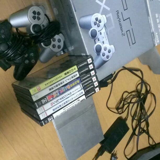 懐かしいPS2本体+コントローラー2個+ソフト6本セット