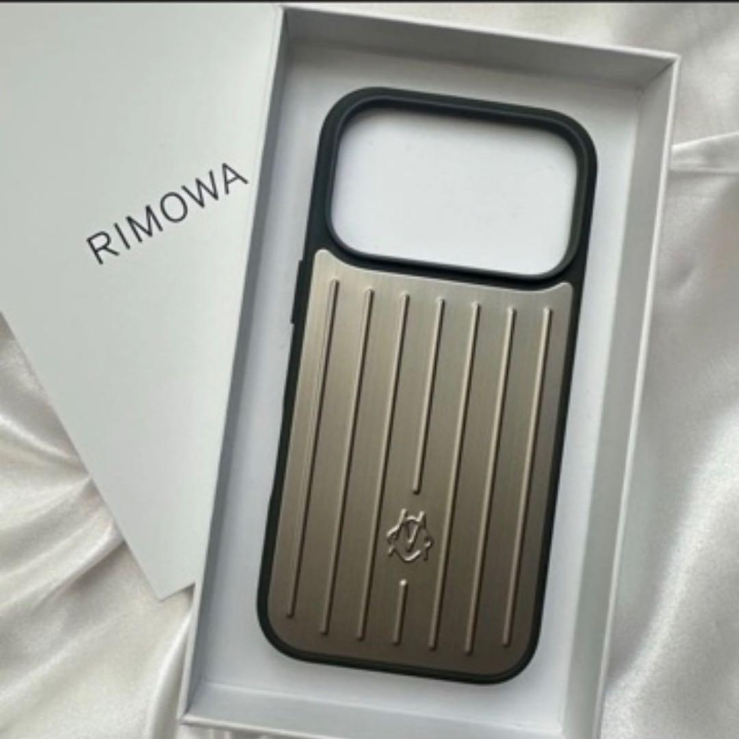 リモワRIMOWA iPhone 17 Proケース チタニウム
