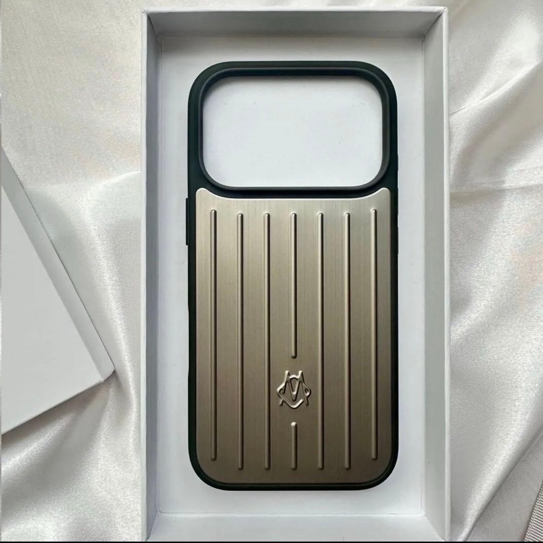リモワRIMOWA iPhone 17 Proケース チタニウム