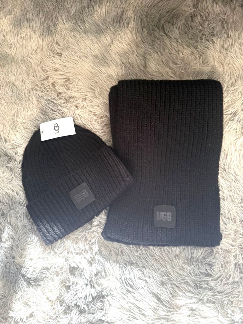 新品　UGG ニット帽・スカーフセット 黒