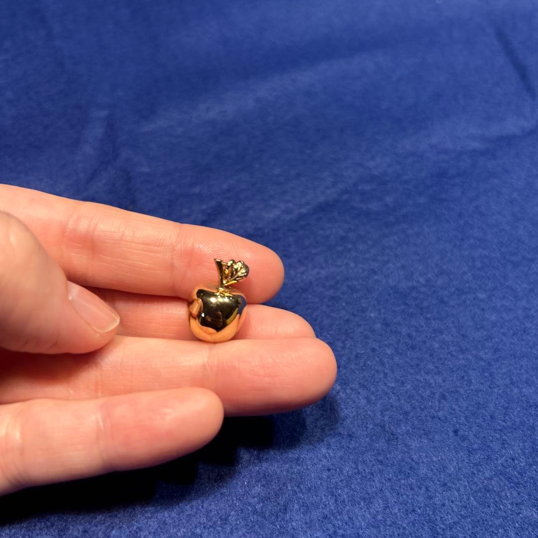 来週より値上げします　人気　ウノアエレ　18金　りんごチャーム　ペンダントヘッド