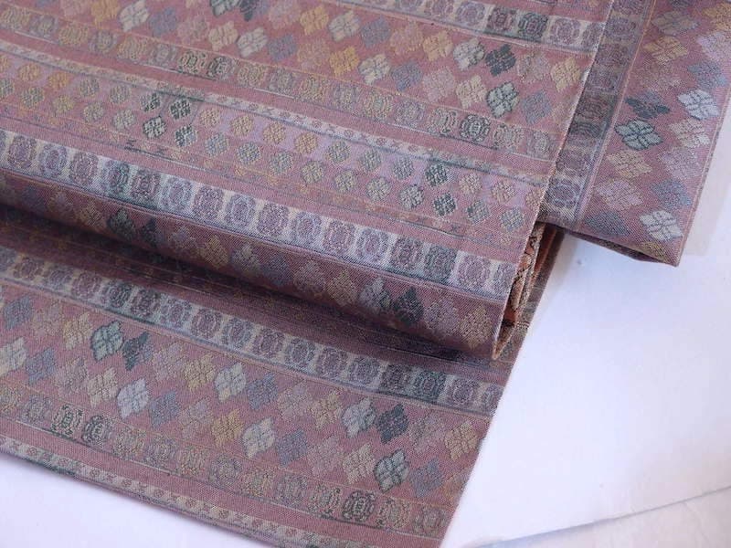 織りの両面名古屋帯（唐花文、花菱古典文）長378 全通総柄　正絹美品