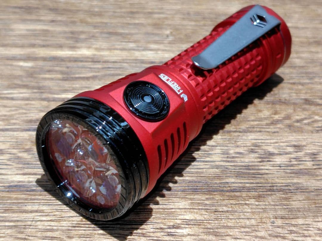 ライト・ランタン Fireflies e04 surge sft42r 7500lm 520m