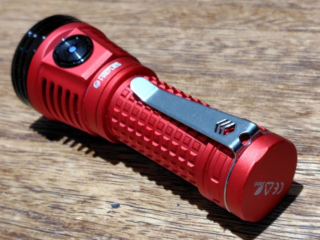 ライト・ランタン Fireflies e04 surge sft42r 7500lm 520m