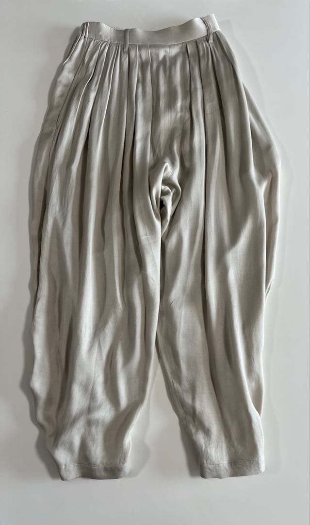 Curensology サテンタックパンツ　エクリュ　36 2025AW