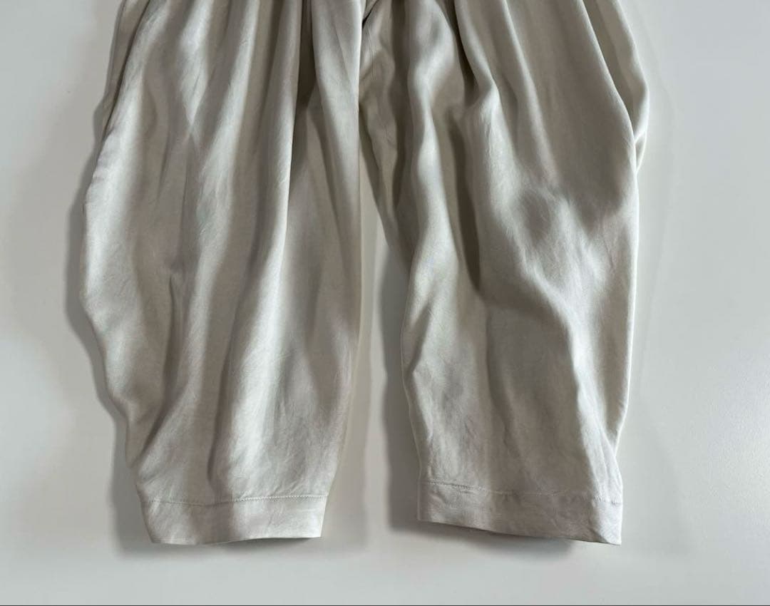 Curensology サテンタックパンツ　エクリュ　36 2025AW