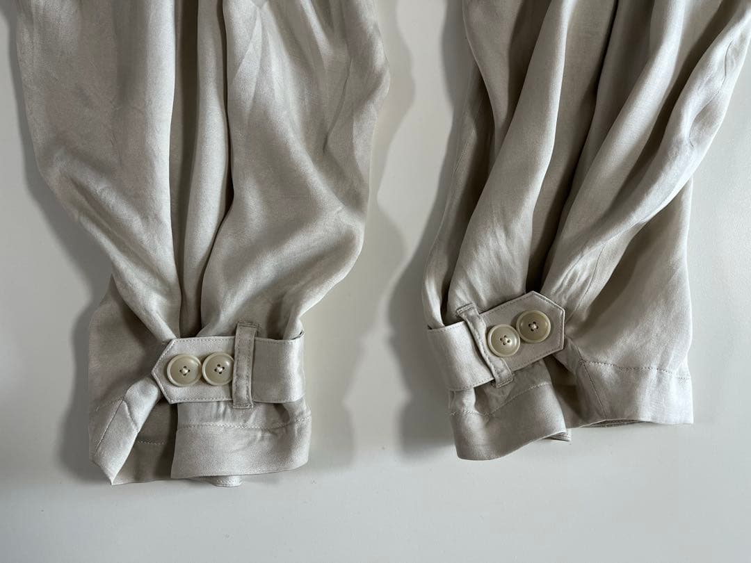 Curensology サテンタックパンツ　エクリュ　36 2025AW