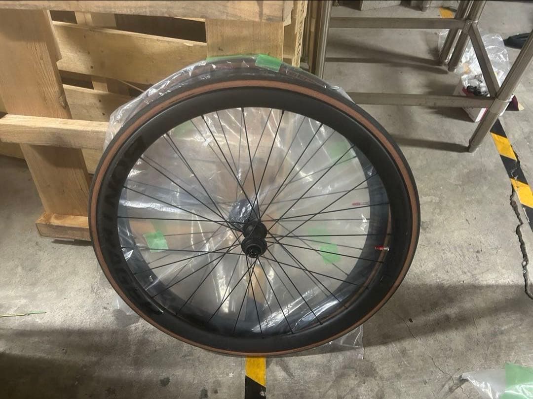 Bontrager 完組ホイール Pirelliタイヤ付き