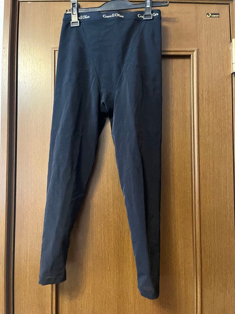 ほぼ新品Grant E One's ブラックレギンス 76サイズ　ララ