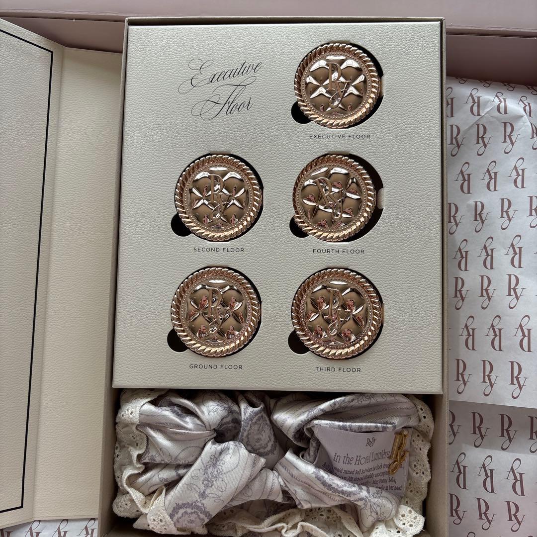 最後のお値下げ‼️完売品❣️Her Eyes, Hotel Story BOX