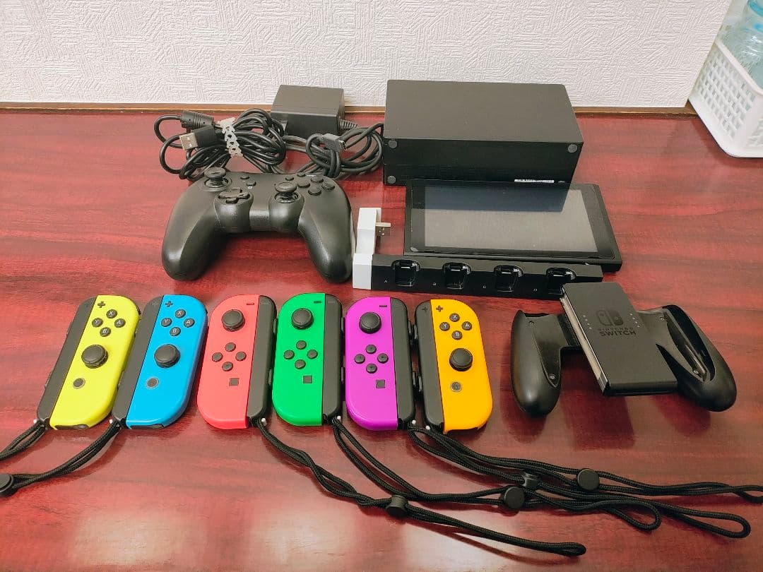 d*7様 Nintendo Switch 本体 多色Joy-Con付き