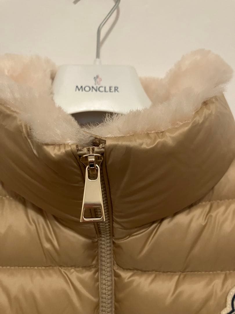 新品タグ付　Moncler モンクレール　ダウンベスト