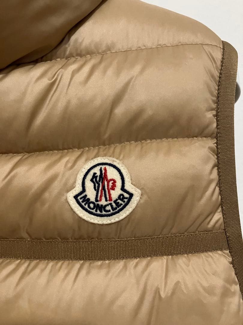 新品タグ付　Moncler モンクレール　ダウンベスト