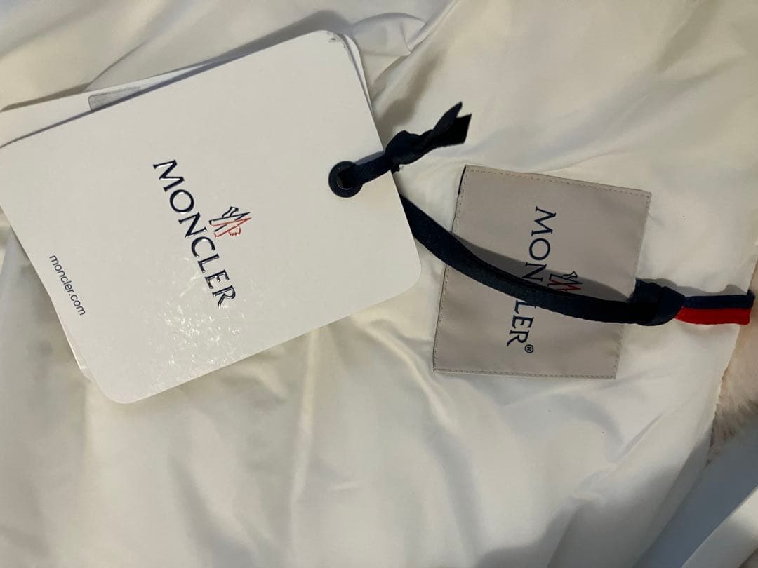 新品タグ付　Moncler モンクレール　ダウンベスト