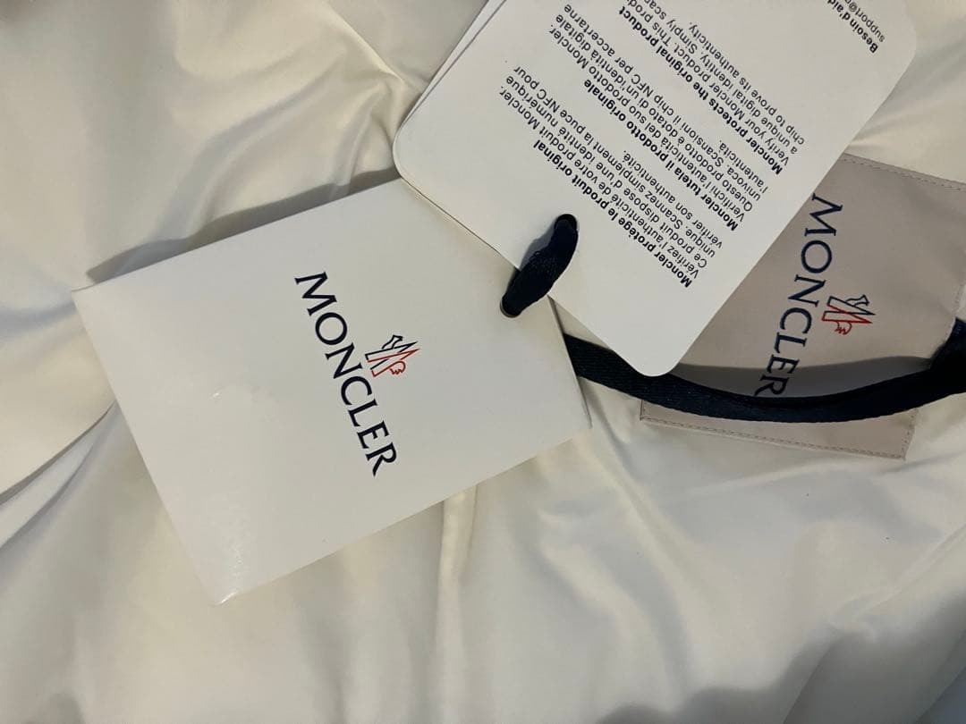 新品タグ付　Moncler モンクレール　ダウンベスト