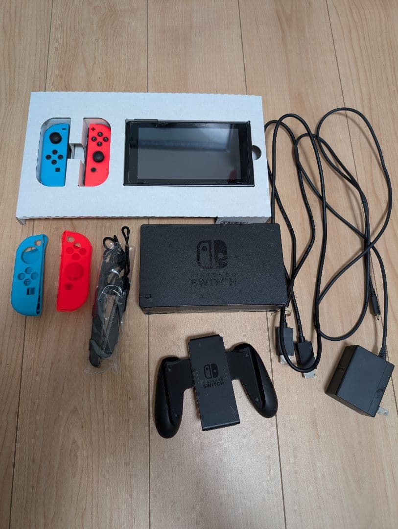 Nintendo Switch本体 +Joy-Con +ソフト2本