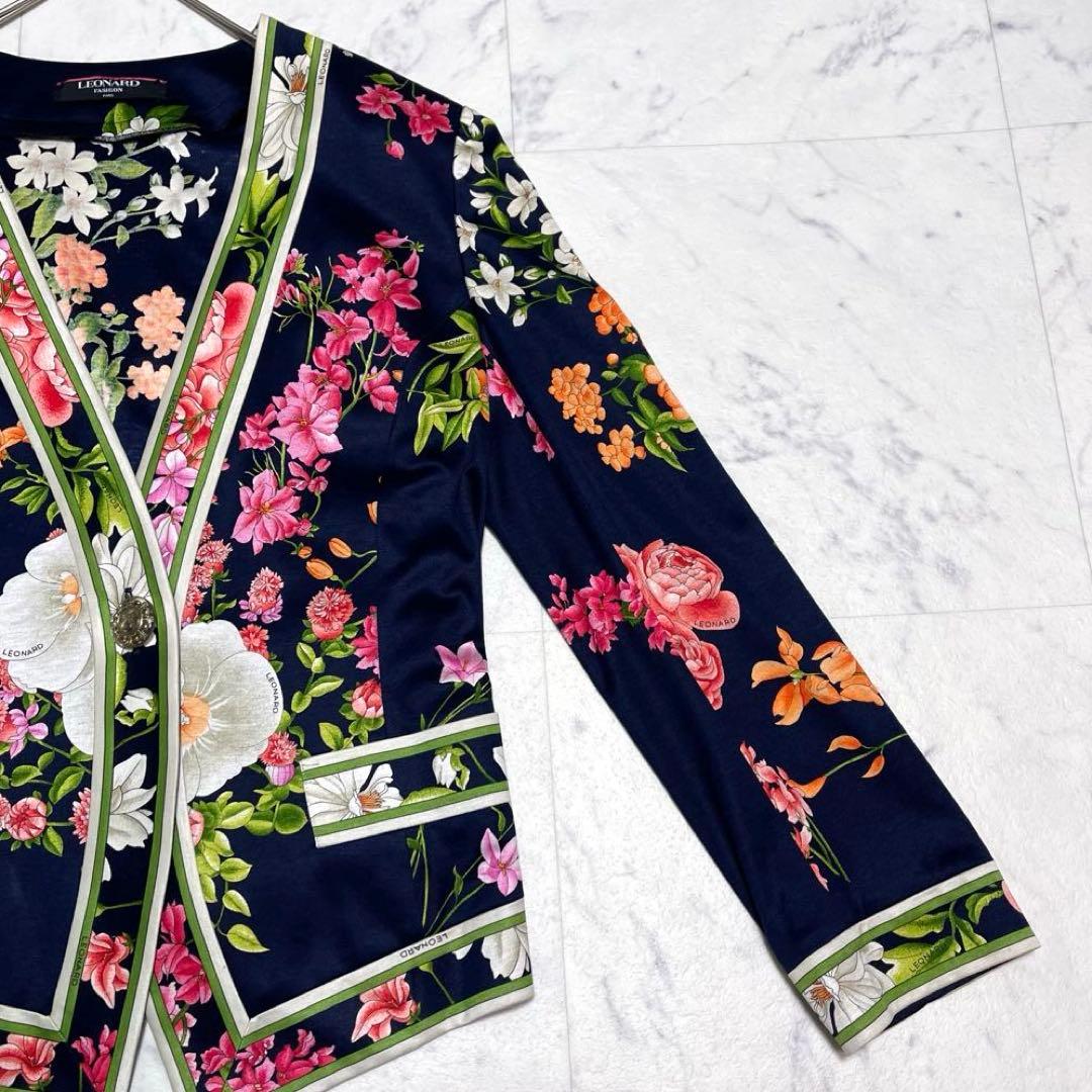希少✨レオナール ノーカラージャケット トリム 花柄 ロゴ入りクリアボタン