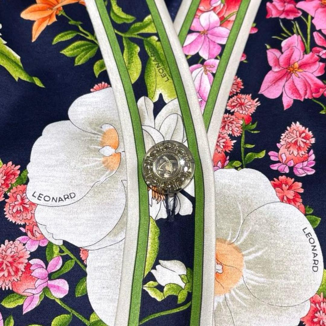 希少✨レオナール ノーカラージャケット トリム 花柄 ロゴ入りクリアボタン