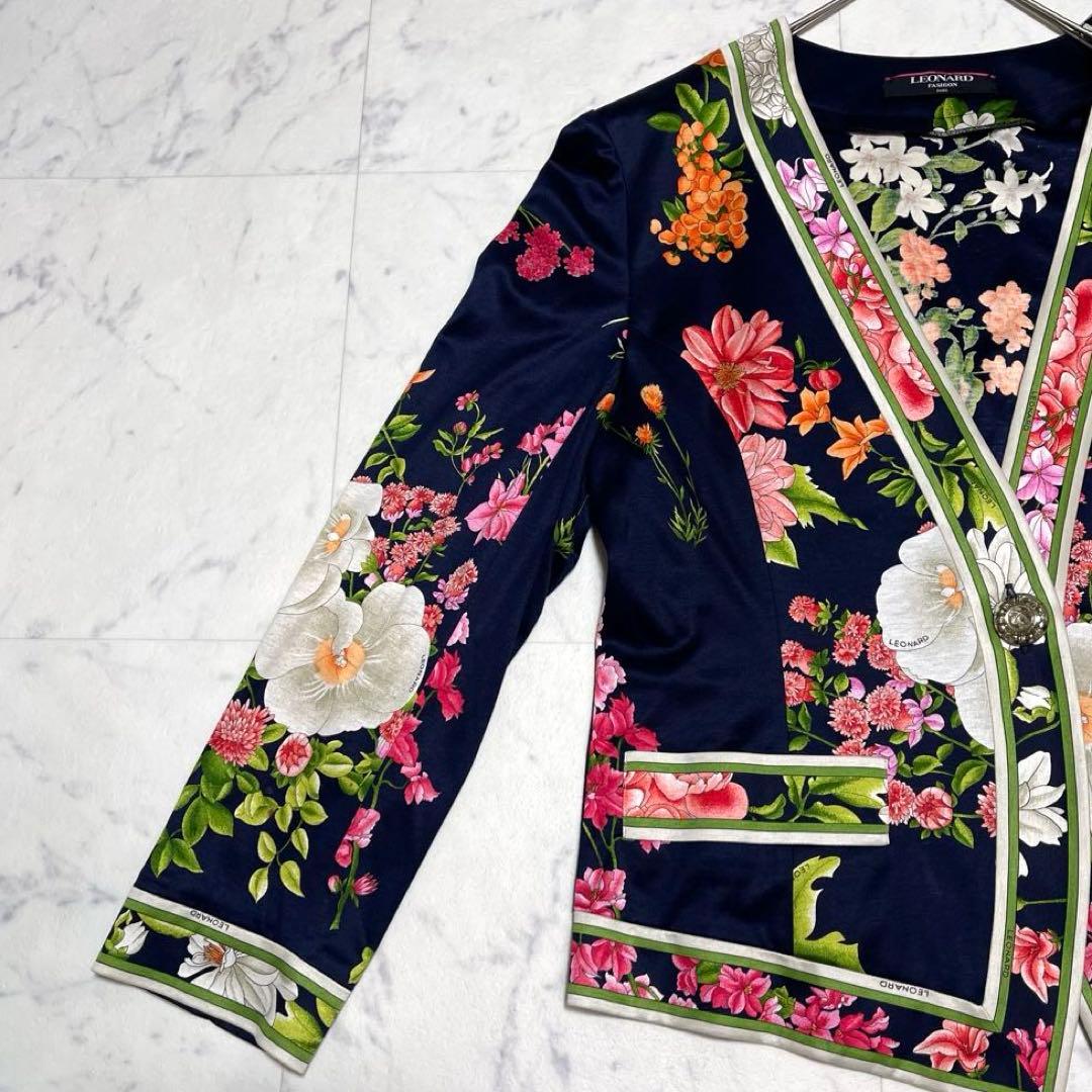 希少✨レオナール ノーカラージャケット トリム 花柄 ロゴ入りクリアボタン