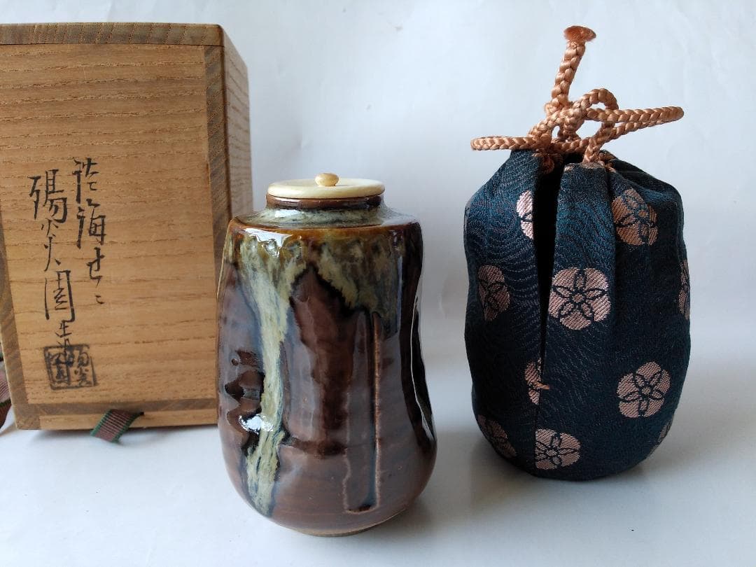 膳所焼 淡海ぜぜ 陽炎園 茶入 仕覆 名物裂 藤種緞子 茶道具 共箱 美品 です