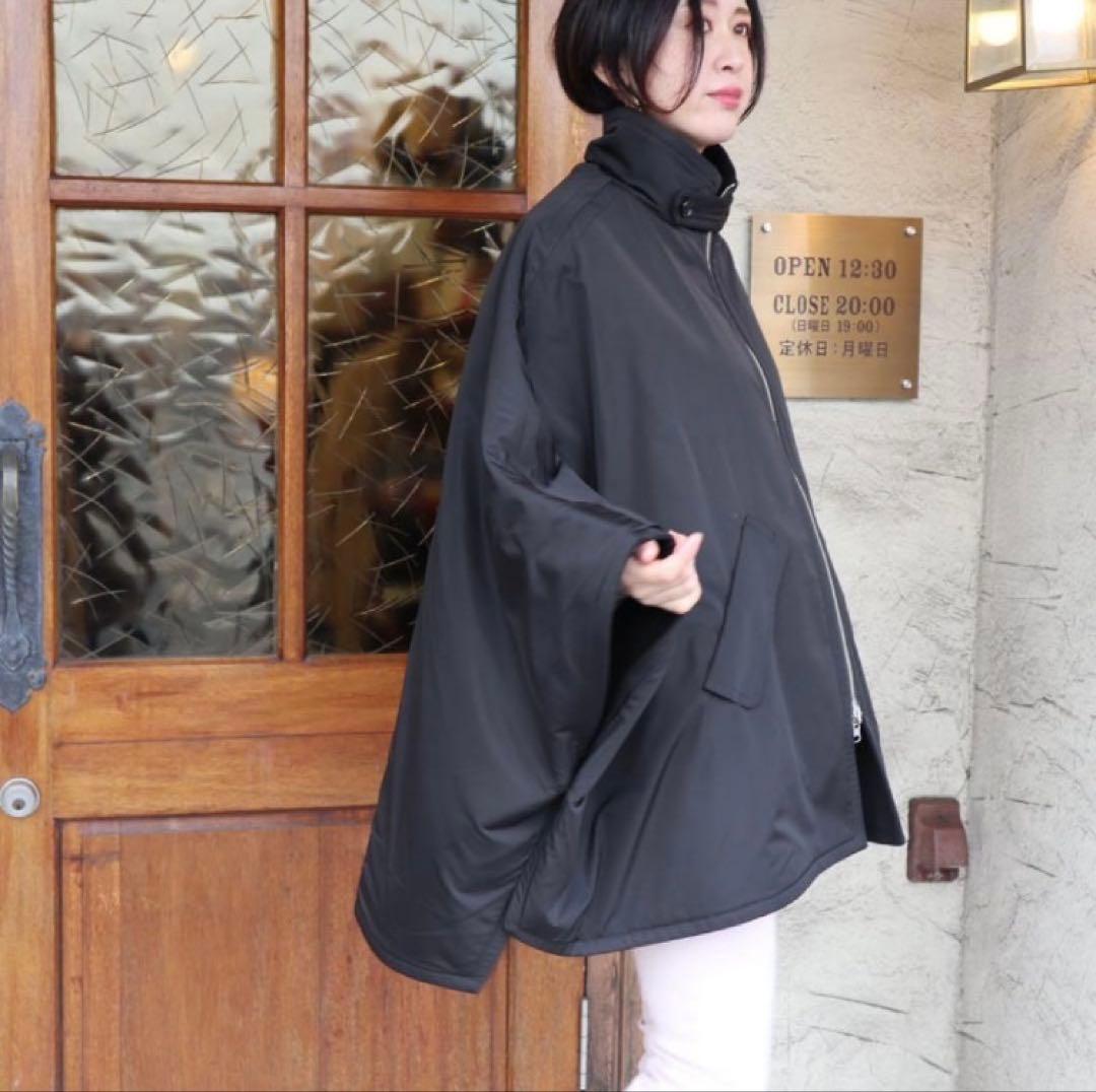 ヘレンチア　リバーシブルポンチョ　2way ケープコート　黒色