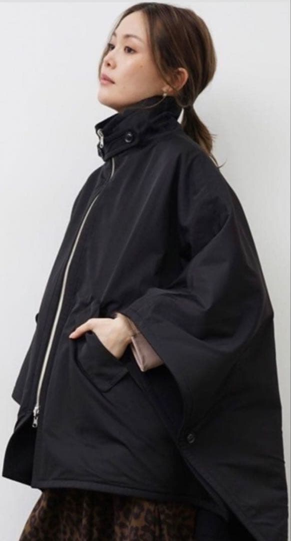 ヘレンチア　リバーシブルポンチョ　2way ケープコート　黒色
