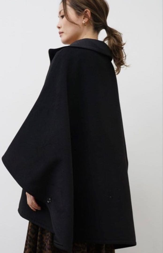 ヘレンチア　リバーシブルポンチョ　2way ケープコート　黒色