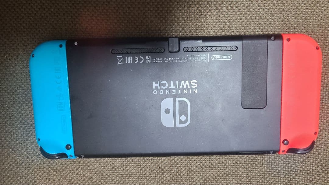 任天堂スイッチ　プロコン　　スプラ　ピクミン　モンハン　スマブラ