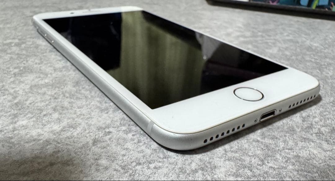 Apple iPhone 8 Plus シルバー 本体