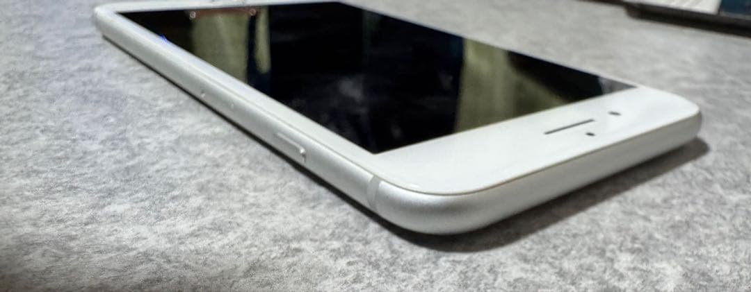 Apple iPhone 8 Plus シルバー 本体