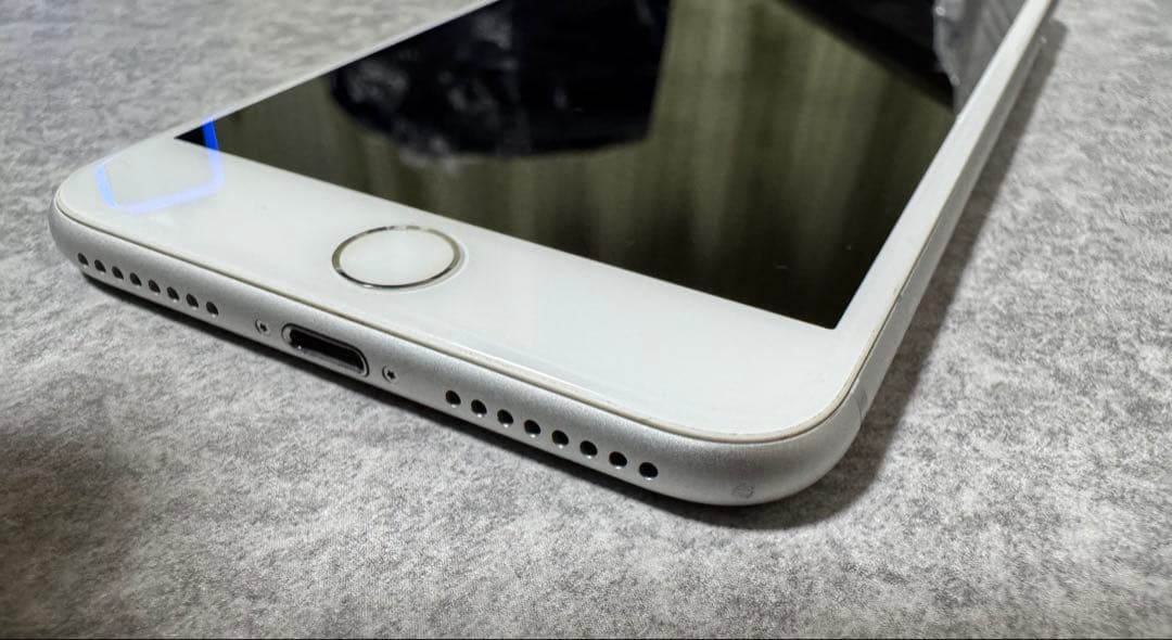 Apple iPhone 8 Plus シルバー 本体