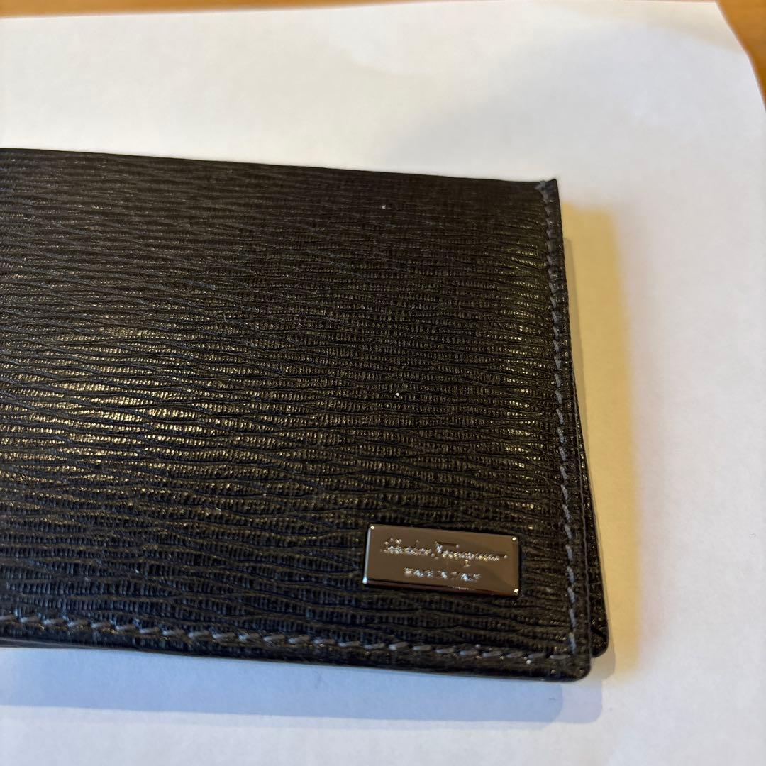 S*i様 フェラガモ　ブラックレザー 二つ折り財布