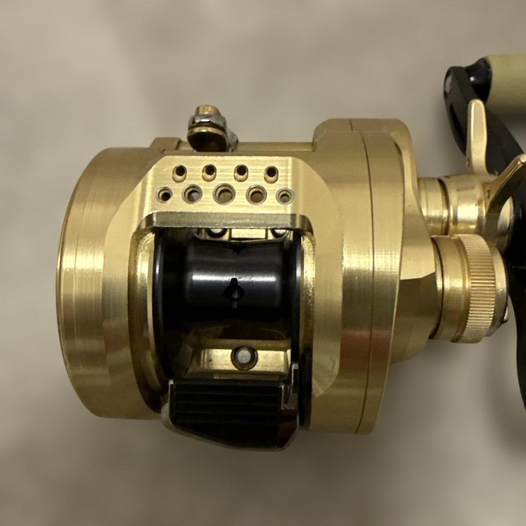 シマノ　22カルカッタコンクエスト200XG　DRTバリアルハンドル100付き