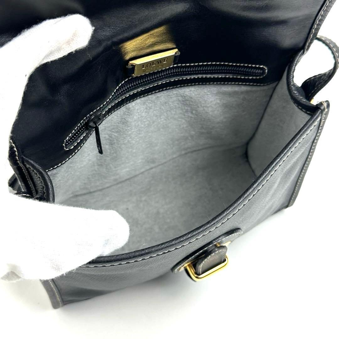 【美品】ロエベ　アナグラム　ショルダーバッグ　ゴールド金具　ステッチ　レザー　黒